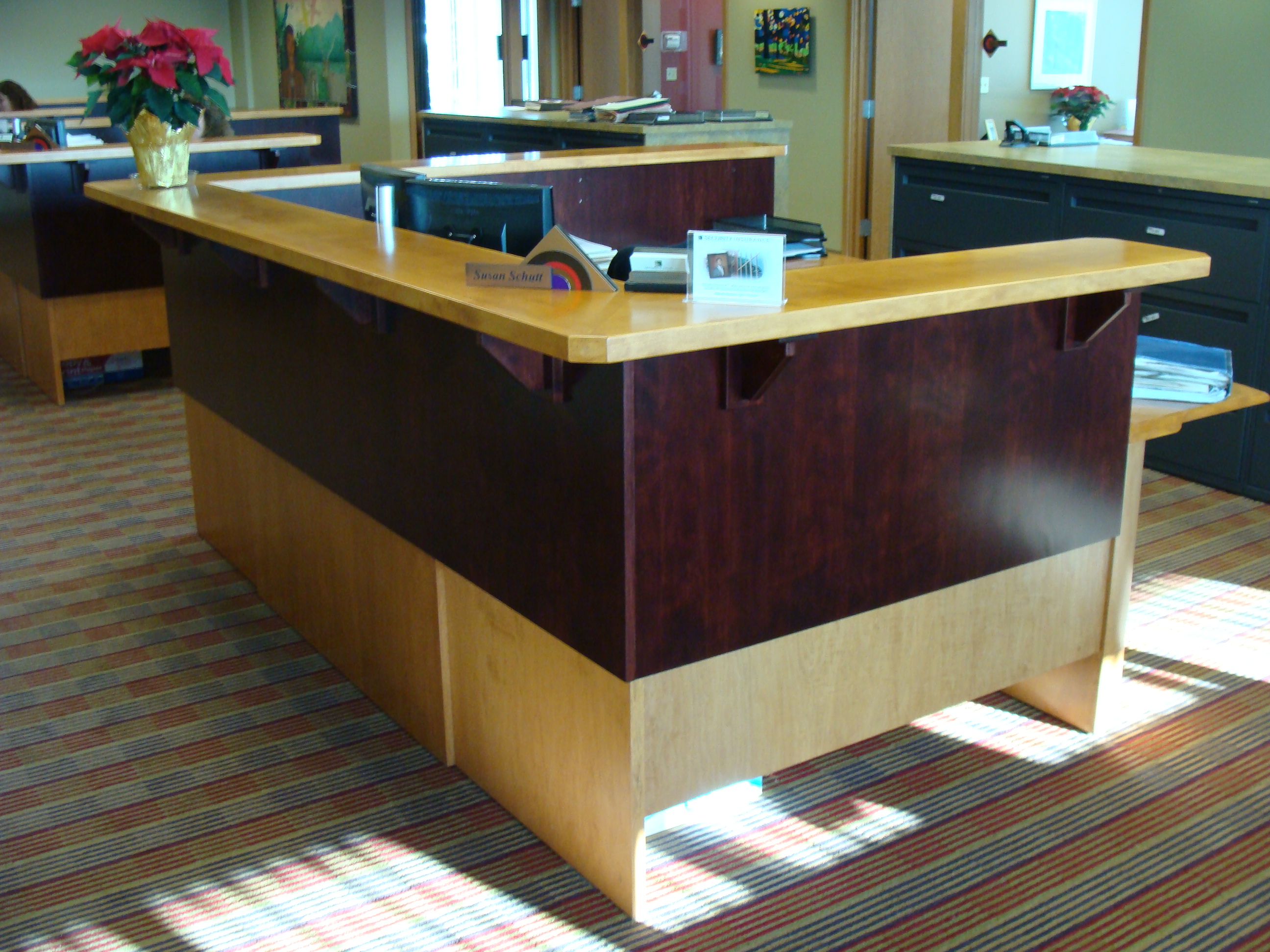 Commercial desk